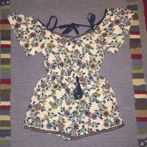 cute floral romper!
